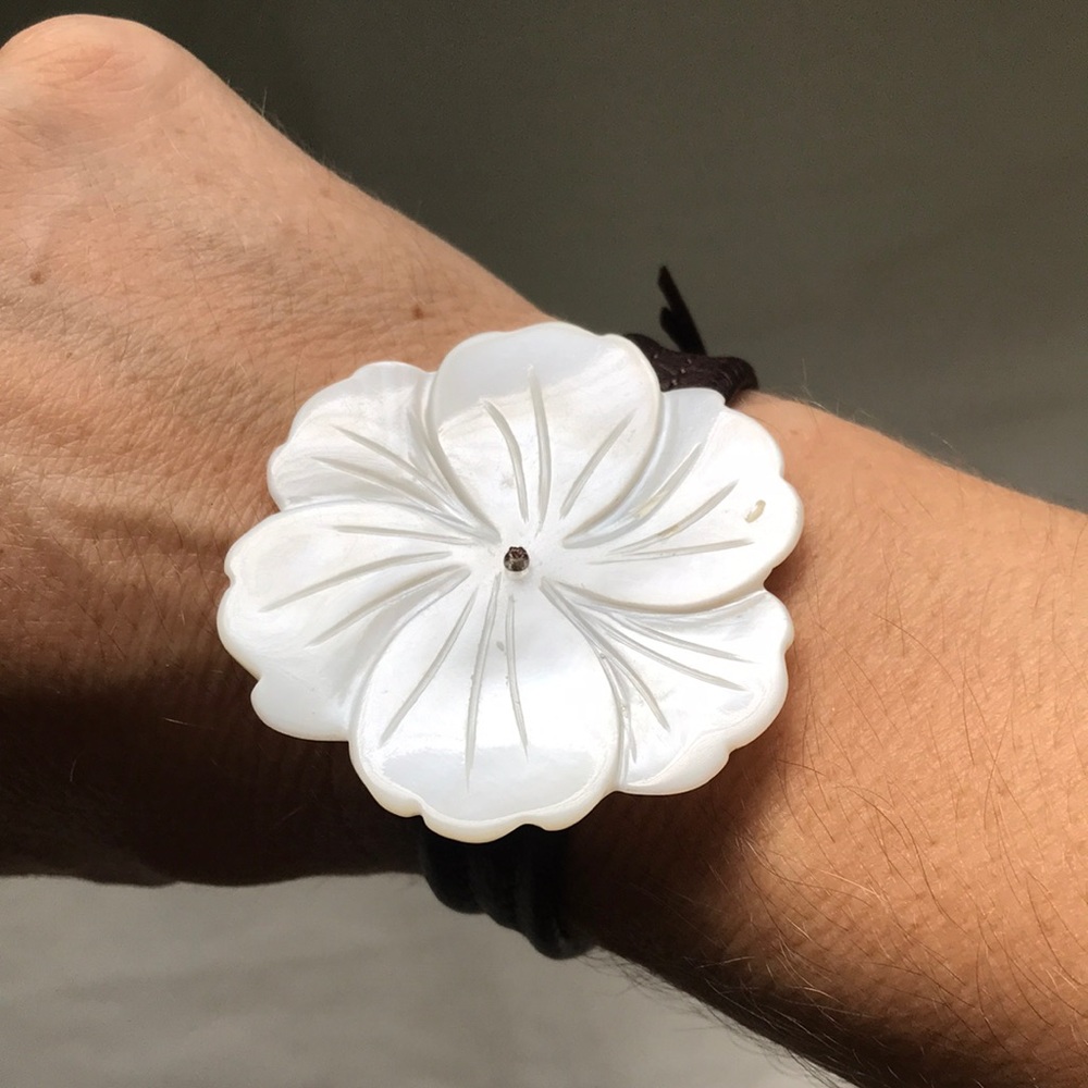 Mother of pearl carved flower & leather bracelet